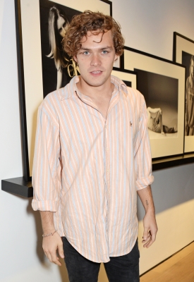 07172014_-_Calvin_Klein_Jeans_x_Mytheresadotcom_002.jpg