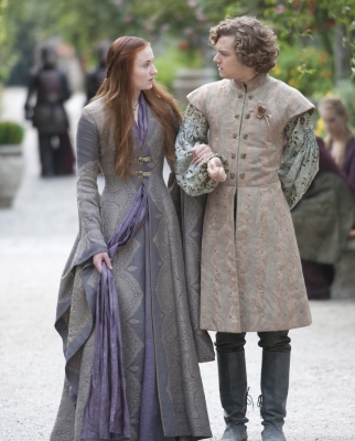 E3X02_-_DARK_WINGS_DARK_WORDS_STILLS_001.jpg